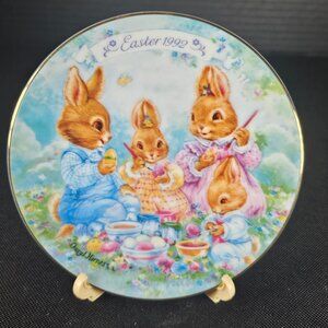 Avon Colorful Moments Easter 1992 Porcelain Collectible 5" Plate 22K Gold Trim
